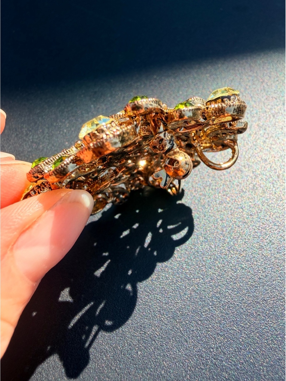 Vintage Green Rhinestone Filigree Floral Wreath Brooch - Picture 2 of 5